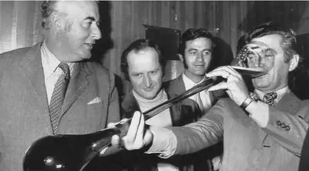 澳洲前总理霍克去世，曾访华100次，还靠喝酒创下吉尼斯记录...传奇陨落令人唏嘘 - 7