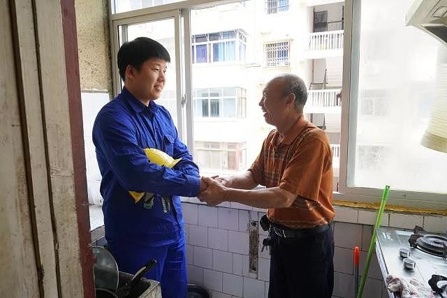 浙江25岁小伙徒手爬墙破窗灭火，救了一楼人（视频/组图） - 3