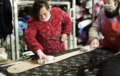 靠农村大妈一年赚10亿！中国情趣内衣小镇，承包了全世界男人的高潮（视频/组图） - 9