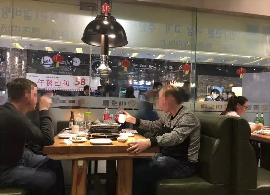 我在中国吃饭，却听到两个外国人在说“ f*cking Chinese”（组图） - 2