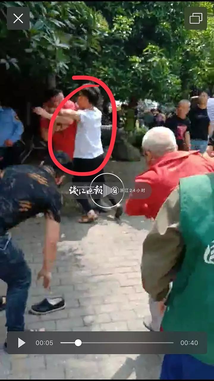 突发！杭州一小区多名保安被人用刀划伤！72岁老爷爷心疼保安上前劝阻，被打断肋骨（组图） - 7