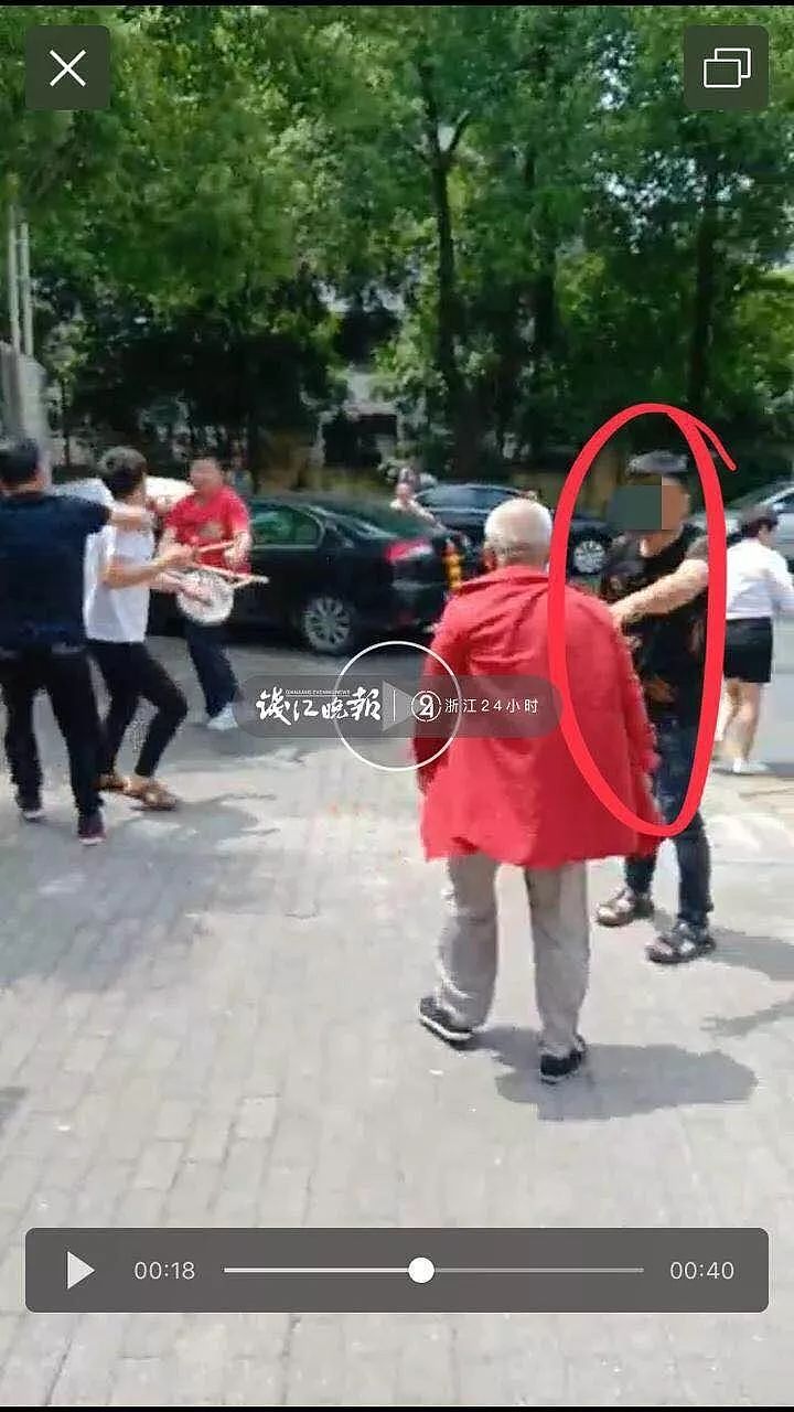突发！杭州一小区多名保安被人用刀划伤！72岁老爷爷心疼保安上前劝阻，被打断肋骨（组图） - 8
