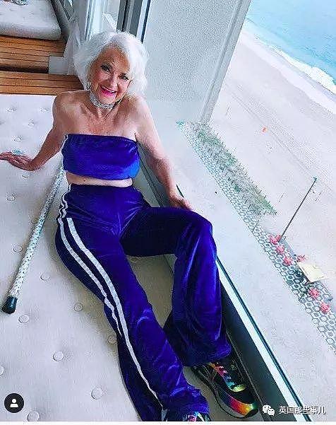 梳脏辫，穿网袜，这个90岁叛逆奶奶，简直越活越酷啊！
