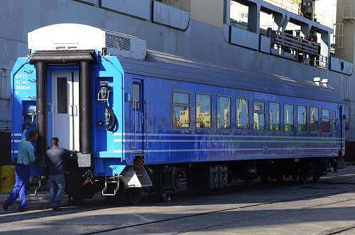 5月20日，中国铁路客车抵达并停靠在古巴哈瓦那港。新华社