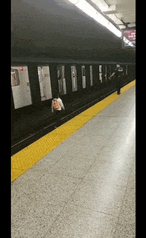不要命了！妹子在地铁铁轨上跑步，警察竟然跑不过她！（视频/组图） - 2