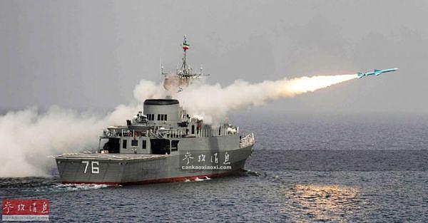 资料图：伊朗军舰发射反舰导弹