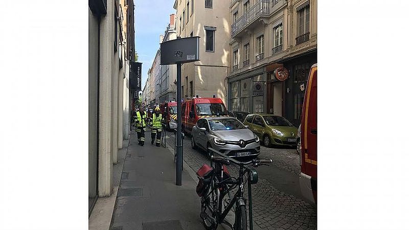 法国发生爆炸至少13人伤 马克龙:这是袭击！（视频/组图） - 4