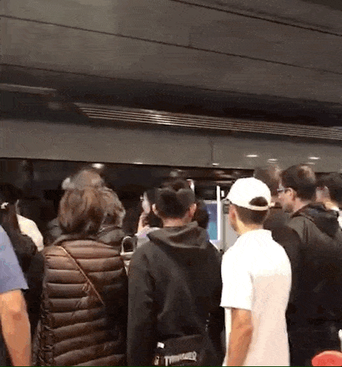 挤爆了！73亿的无人驾驶火车在悉尼开通第一天，门坏了！刷屏吐槽：这就是世界顶级？（组图） - 4