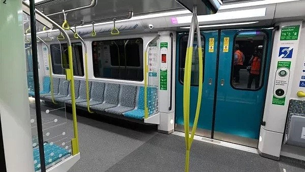 挤爆了！73亿的无人驾驶火车在悉尼开通第一天，门坏了！刷屏吐槽：这就是世界顶级？（组图） - 23