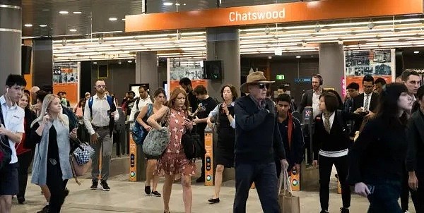 挤爆了！73亿的无人驾驶火车在悉尼开通第一天，门坏了！刷屏吐槽：这就是世界顶级？（组图） - 26