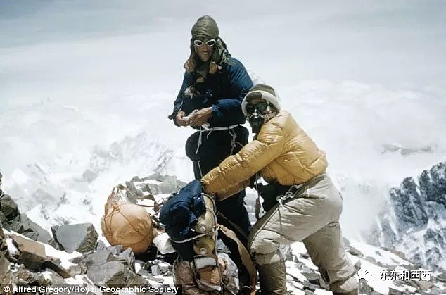 珠峰上都堵成这样了，全球登顶第一人要是知道，绝对躺不住了…（组图） - 12