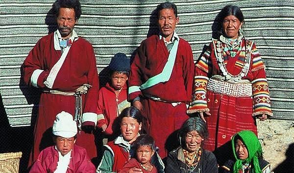 尼泊尔“一妻多夫”制，兄弟二人“共享单妻”，且生活和睦