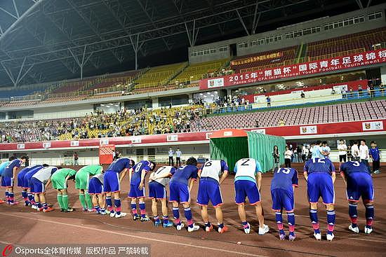 2015熊猫杯战胜中国后，日本国青谢场