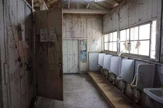 被称“亚洲最破宿舍”，厕所男女共用，但无数人抢破脑袋想住进去（组图） - 16
