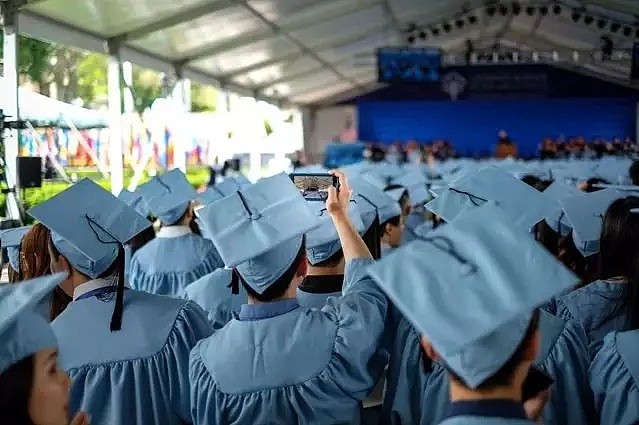 自豪！中国留学生哥大毕业典礼演讲：我来自中国，我要倾听世界的苦难（组图） - 3