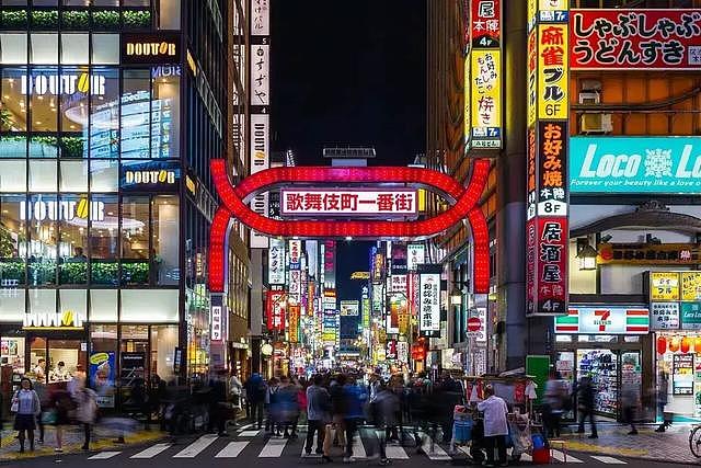 日本遍地凶宅，这些“死过人”的屋子都给谁住了