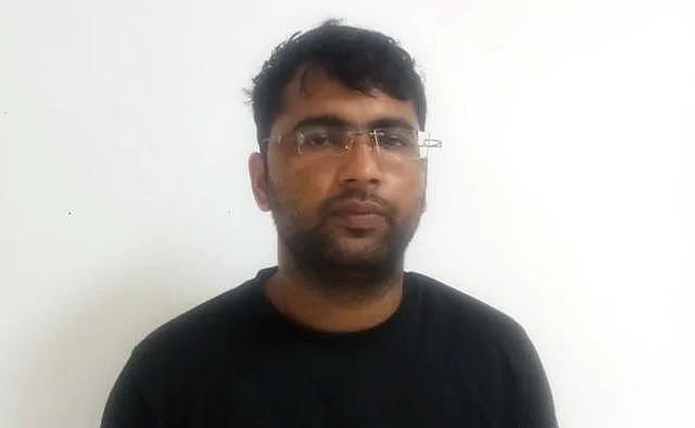 胆儿太肥！印度男挂莫迪头像开假站百万人遭骗，称“政府”送电脑