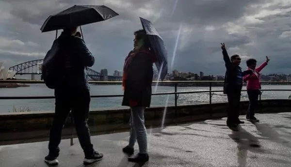 悉尼进入狂风雷暴雨模式！1天下1个月的雨，连下3天！冰雹、洪水席卷全澳 - 30