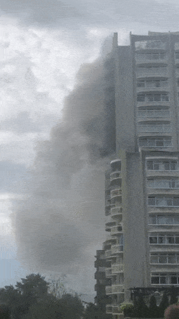 刚刚!！温哥华豪宅突发爆炸，火光冲天，黑烟密布，居民尖叫逃命，视频疯传（组图） - 5