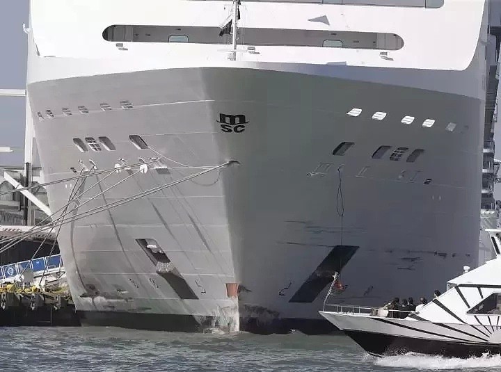 恐怖视频！50米高巨型游轮失控碾上码头 110名游客疯狂逃命！（视频/组图） - 8
