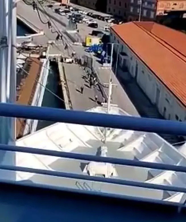 恐怖视频！50米高巨型游轮失控碾上码头 110名游客疯狂逃命！（视频/组图） - 9