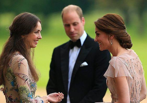 威廉王子出轨对象现身女王晚宴，与凯特王妃同穿白裙，气质差太多