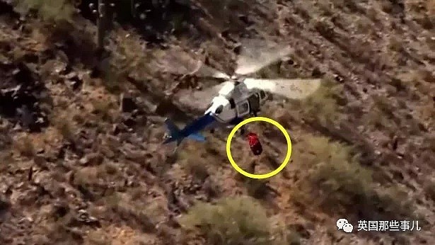 74岁老太登山时受伤，直升机魔幻救援，老太瞬间
