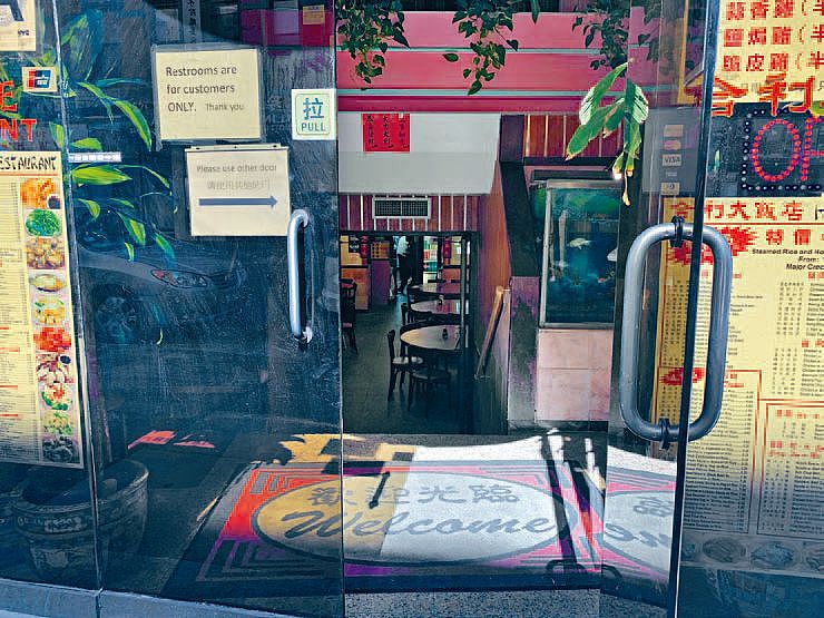 华裔残疾人怒告21家华埠餐馆，公所，物业楼通通遭殃（图） - 1