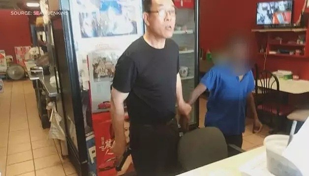 中餐馆屡遭黑人骚扰，警察不管，华裔老板持“枪”办案反被警察抓进监狱（组图） - 2