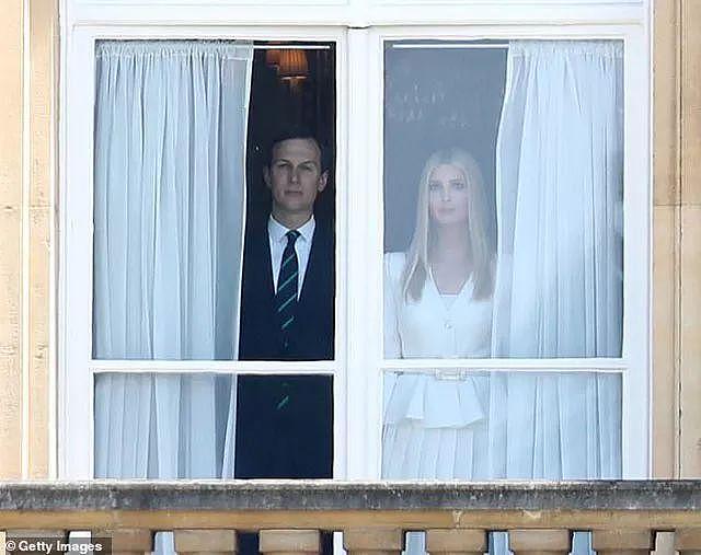 伊万卡夫妇在白金汉宫的这张照片，快被歪果仁网友玩坏了
