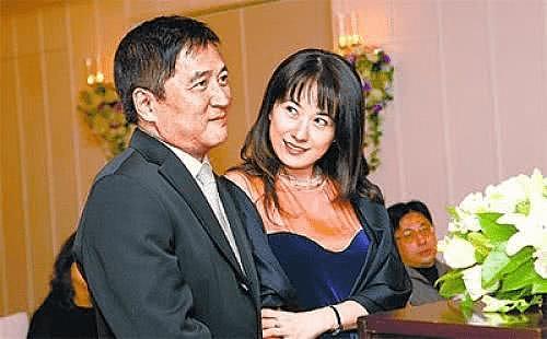 她是台湾最美熟女，曾两度嫁入豪门，如今54岁仍旧单身