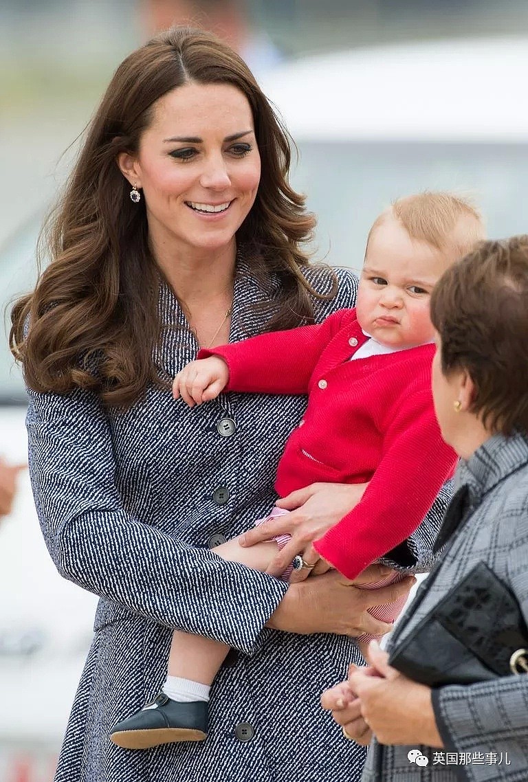 各种嫌弃！英国王室又多一个臭脸宝宝，这不爽的小表情，跟乔治神同步啊（组图） - 7