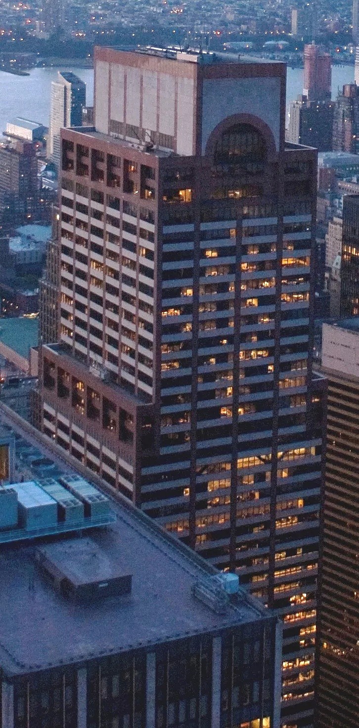 9·11惊魂重现！直升机撞进纽约曼哈顿高楼屋顶，飞行员当场死亡（组图） - 2