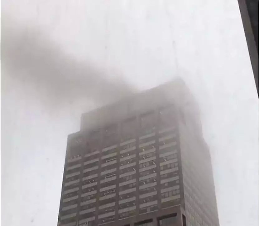 9·11惊魂重现！直升机撞进纽约曼哈顿高楼屋顶，飞行员当场死亡（组图） - 4
