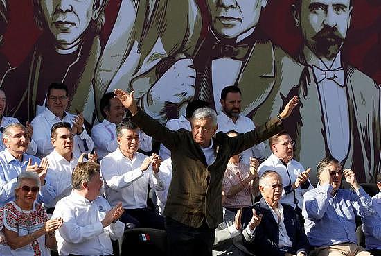 当地时间6月8日，墨西哥总统洛佩斯出席墨美边界城市蒂华纳举行的集会。/视觉中国