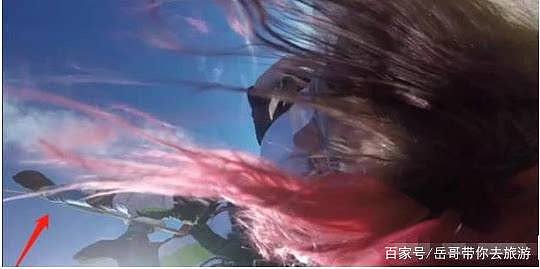 吓人！女子4千米高空跳伞，腿被缠无法开伞，视频记录濒死瞬间（组图） - 3
