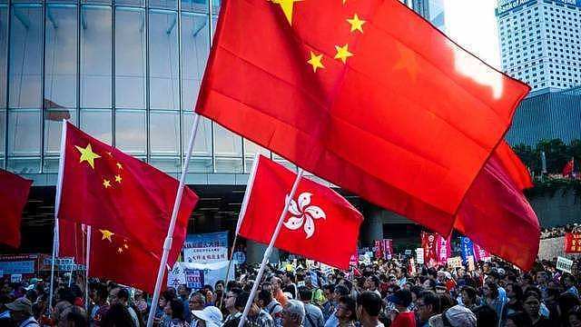 胡锡进：香港人千万别被西方政治精英们忽悠（图） - 1