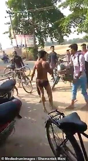 印学生不满同学霸占第一排发生冲突，为报复将其打晕用摩托车碾死