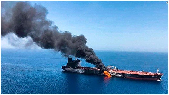 美国指责伊朗袭击日本油轮：我有视频和图片证据（组图） - 2