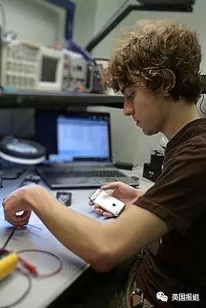 这个17岁少年，一个人干翻了苹果和索尼公司