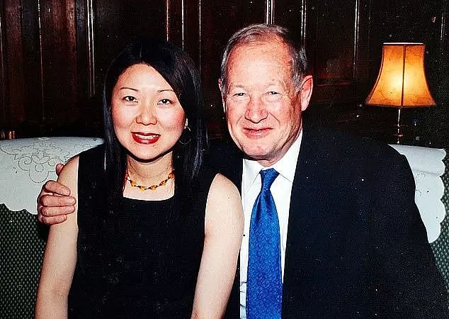 中国外卖员嫁69岁英国富豪Clarks传人，连生三娃，他多年专追华人女！（组图） - 3