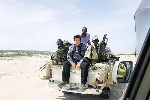 这对中国夫妻曾被恐怖分子悬赏，如今穿越索马里，写好遗书再出发
