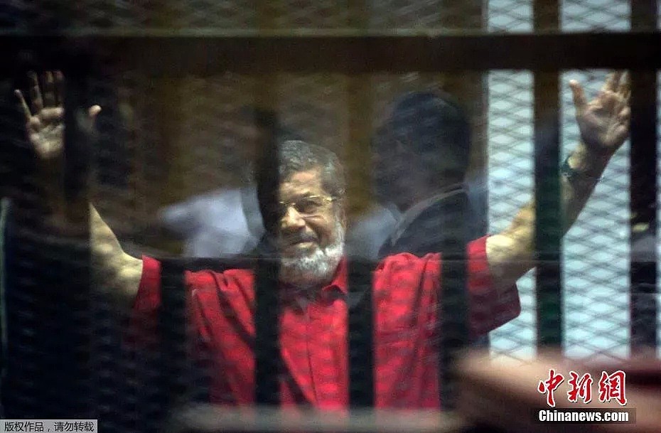 埃及这位前总统在庭审时身亡，政治旋涡中走完一生…（组图） - 1