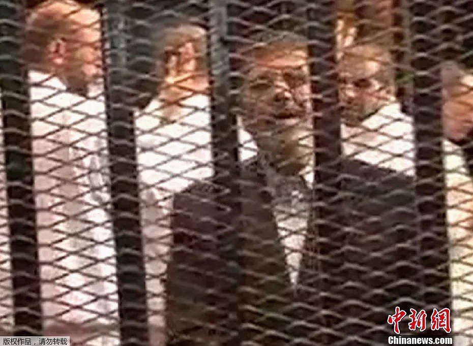 埃及这位前总统在庭审时身亡，政治旋涡中走完一生…（组图） - 8