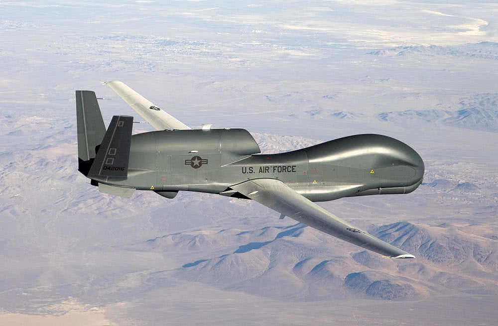 伊朗宣布击落一架闯入领空的美军“全球鹰”大型无人机（组图） - 2