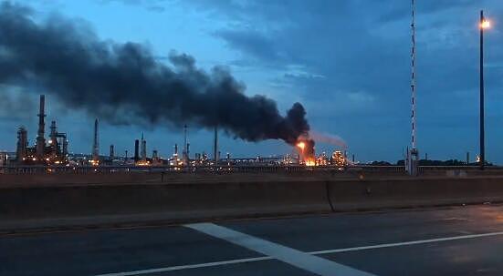 突发！美国费城炼油厂发生大火，导致连环爆炸（组图） - 2