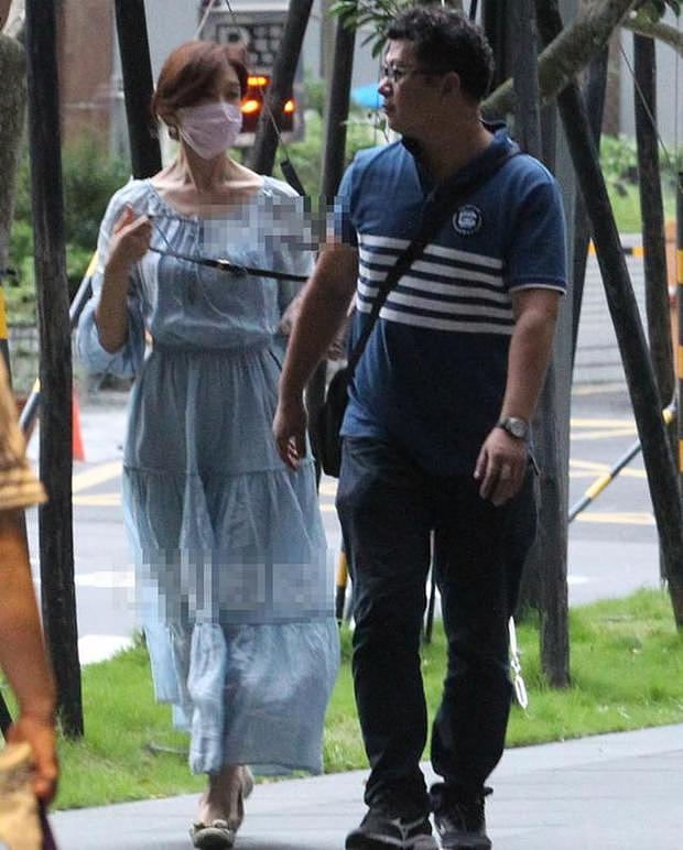 搜狐娱乐讯 近日，林志玲被拍到与男友人现身台北街头。