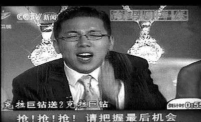 她竟然是个男的？恋爱5年才被发现！12年换了7张脸，差点送了命！（组图） - 6