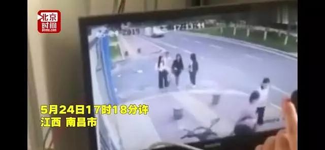 女孩街头遭暴打被扒衣拖行：68秒29下，这是亿万中国女性的悲哀！（视频/组图） - 9