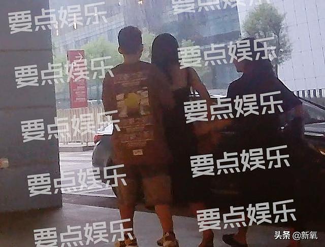 比曹云金出轨更炸裂，苏醒疯狂连撩4女，还现场表演砸电视